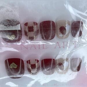 Red and Gold Nail Art Set ( 5 for $20 U PICK! )💅🏼
BUNDLE 5 PAIRS FOR $20!